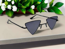 Load image into Gallery viewer, All Black Gold Retro Triangle Cat Eye Sunglasses | Cateye Sunglasses Vintage