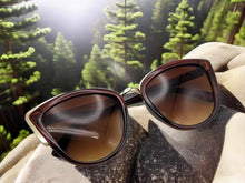 Load image into Gallery viewer, Retro Triangle Cat Eye Sunglasses | Cateye Sunglasses Vintage Tea