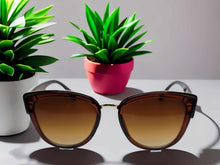 Load image into Gallery viewer, Retro Triangle Cat Eye Sunglasses | Cateye Sunglasses Vintage Tea