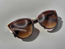 Load image into Gallery viewer, Retro Triangle Cat Eye Sunglasses | Cateye Sunglasses Vintage Tea