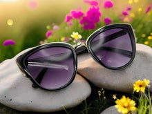 Load image into Gallery viewer, Retro Triangle Cat Eye Sunglasses | Cateye Sunglasses Vintage Black