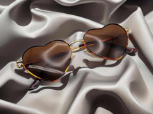 Load image into Gallery viewer, Heart Shape Heart Sunglasses Retro Vintage Boho Tea Print