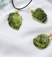 Load image into Gallery viewer, Genuine Moldavite Necklace 100 % Natural