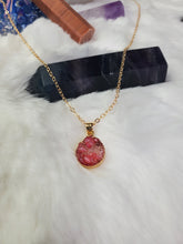 Load image into Gallery viewer, Acrylic Druzy Stone Faux Quartz Pendant Necklace - Geometric Round Charm Delicate Gold-Tone Chain