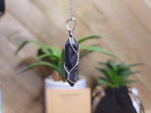 Load image into Gallery viewer, Elegant Necklace: Daily Wear Unisex Silver-Tone Labradorite Point Necklace
