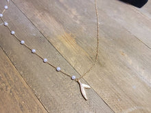 Load image into Gallery viewer, Pearl Daisy Choker Necklace - Trendy Pearl necklace Gold tone