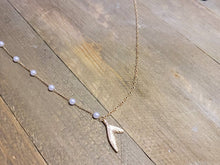 Load image into Gallery viewer, Pearl Daisy Choker Necklace - Trendy Pearl necklace Gold tone