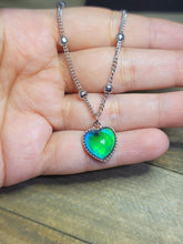 Load image into Gallery viewer, Changing Color Mood Stone Necklace Heart Necklace Mood
