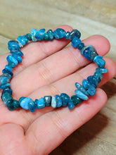 Load image into Gallery viewer, Blue Apatite Chip Bracelet Handmade Genuine Crystal Stretch Bracelet