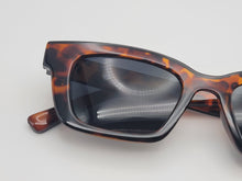 Load image into Gallery viewer, Popular Fashion Small Rectangle Women Luxury Sunglasses Vintage Punk