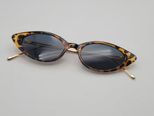 Load image into Gallery viewer, Popular Fashion Small Rectangle Women Luxury Sunglasses Vintage Punk