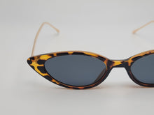 Load image into Gallery viewer, Popular Fashion Small Rectangle Women Luxury Sunglasses Vintage Punk