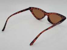 Load image into Gallery viewer, Retro Triangle Cat Eye Sunglasses | Cateye Sunglasses Vintage Sunglasses