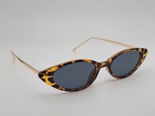 Load image into Gallery viewer, Popular Fashion Small Rectangle Women Luxury Sunglasses Vintage Punk