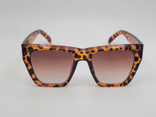 Load image into Gallery viewer, Fashion Med- Rectangle Unisex Luxury Sunglasses Vintage Punk