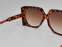 Load image into Gallery viewer, Popular Fashion Big Rectangle Women Luxury Sunglasses Vintage Shades UV400