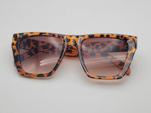 Load image into Gallery viewer, Fashion Med- Rectangle Unisex Luxury Sunglasses Vintage Punk