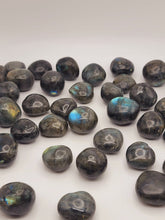 Load image into Gallery viewer, LABRADORITE TUMBLES FLASHY