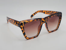 Load image into Gallery viewer, Fashion Med- Rectangle Unisex Luxury Sunglasses Vintage Punk