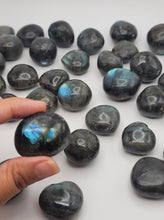 Load image into Gallery viewer, LABRADORITE TUMBLES FLASHY