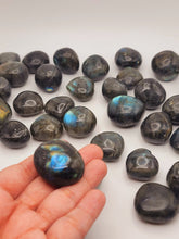 Load image into Gallery viewer, LABRADORITE TUMBLES FLASHY