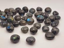 Load image into Gallery viewer, LABRADORITE TUMBLES FLASHY