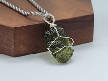 Load image into Gallery viewer, Genuine Moldavite Choker 100 % Natural Minimalist Gifts, Trendy Choker Necklace