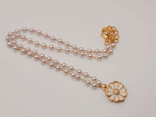 Load image into Gallery viewer, Pearl Daisy Choker Necklace - Trendy Pearl necklace Gold tone