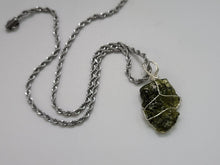 Load image into Gallery viewer, Genuine Moldavite Choker 100 % Natural Minimalist Gifts, Trendy Choker Necklace