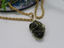 Load image into Gallery viewer, Genuine Moldavite Choker 100 % Natural Minimalist Gifts, Trendy Choker Necklace