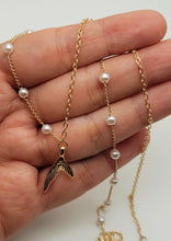 Load image into Gallery viewer, Pearl Daisy Choker Necklace - Trendy Pearl necklace Gold tone