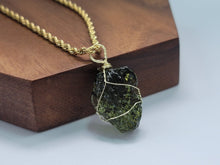 Load image into Gallery viewer, Genuine Moldavite Choker 100 % Natural Minimalist Gifts, Trendy Choker Necklace