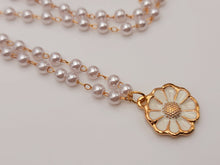 Load image into Gallery viewer, Pearl Daisy Choker Necklace - Trendy Pearl necklace Gold tone