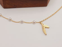 Load image into Gallery viewer, Pearl Daisy Choker Necklace - Trendy Pearl necklace Gold tone