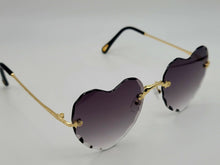 Load image into Gallery viewer, LB diamond - Heart Shape Heart Sunglasses Retro Vintage Boho