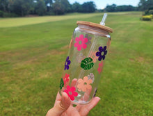 Load image into Gallery viewer, Daisy Cup Iced Coffee Cup Glass - Retro Flower Glass Jar - Daisy Coffee Glass Cup 16 oz