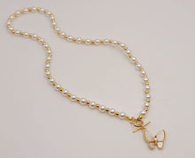 Load image into Gallery viewer, Pearl Butterfly Choker Necklace - Trendy Pearl necklace Gold tone