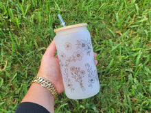 Load image into Gallery viewer, Changing Color Cute Flower Beer Can Glass |Floral Beer Can Glass |Aesthetic | 16 oz