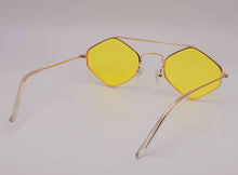 Load image into Gallery viewer, Popular Fashion Medium Rhombus Unisex Luxury Sunglasses Vintage Yellow Color