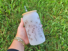 Load image into Gallery viewer, Changing Color Cute Flower Beer Can Glass |Floral Beer Can Glass |Aesthetic | 16 oz