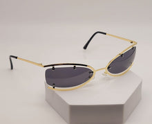 Load image into Gallery viewer, Retro Triangle Cat Eye Sunglasses | Cateye Sunglasses | Retro Sunglasses