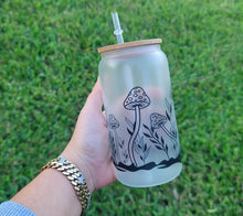 Load image into Gallery viewer, Mushroom Glow in dark UV Activated Glow Beer Can Glass