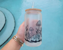 Load image into Gallery viewer, Mushroom Glow in dark UV Activated Glow Beer Can Glass