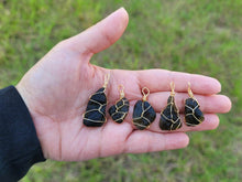 Load image into Gallery viewer, 100 % Raw Crystal Moldavite Pendant Necklace Gold Wire Wrapped
