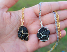 Load image into Gallery viewer, 100 % Raw Crystal Moldavite Pendant Necklace Gold Wire Wrapped