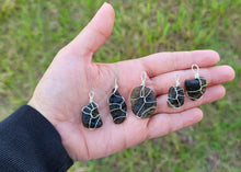 Load image into Gallery viewer, 100 % Raw Crystal Moldavite Pendant Necklace Gold Wire Wrapped