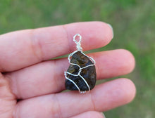 Load image into Gallery viewer, 100 % Raw Crystal Moldavite Pendant Necklace Gold Wire Wrapped