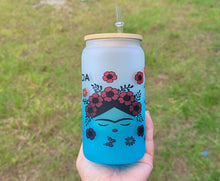 Load image into Gallery viewer, Viva La Vida Cafecito Clear Can Glass Cup l Red Flowers Échame Tierra Libbey