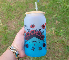 Load image into Gallery viewer, Viva La Vida Cafecito Clear Can Glass Cup l Red Flowers Échame Tierra Libbey