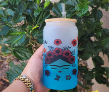 Load image into Gallery viewer, Viva La Vida Cafecito Clear Can Glass Cup l Red Flowers Échame Tierra Libbey